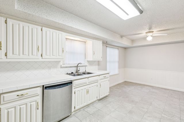 431 Sleepy Top Drive, Glenn Heights, TX 75154