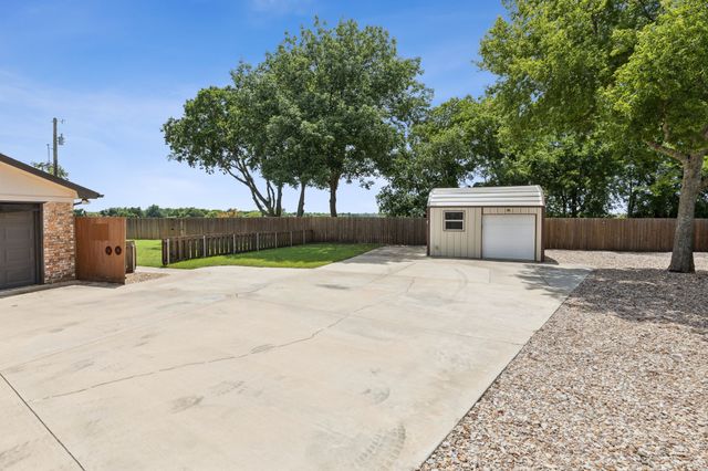 431 Sleepy Top Drive, Glenn Heights, TX 75154