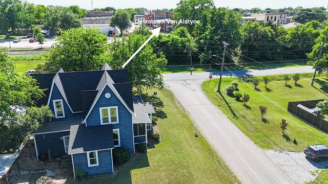 453 E Marshall Street, Van Alstyne, TX 75495