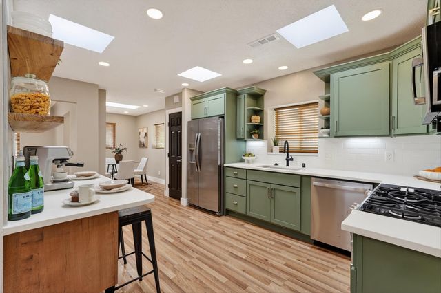 1025 Roma Avenue NE, Albuquerque, NM 87106