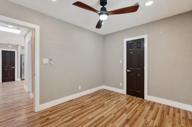 1025 Roma Avenue NE, Albuquerque, NM 87106