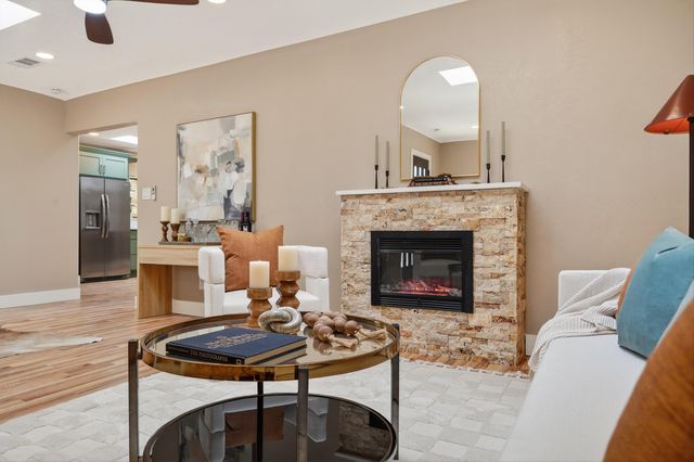 1025 Roma Avenue NE, Albuquerque, NM 87106