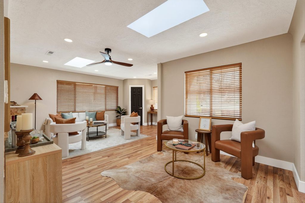 Image 11 of property listing at 1025 Roma Avenue NE, Albuquerque, NM 87106