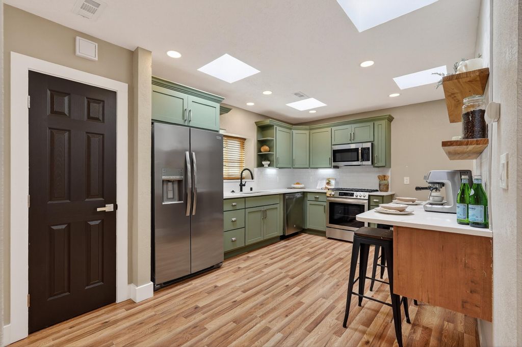 Image 12 of property listing at 1025 Roma Avenue NE, Albuquerque, NM 87106