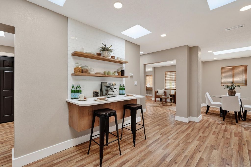 Image 14 of property listing at 1025 Roma Avenue NE, Albuquerque, NM 87106