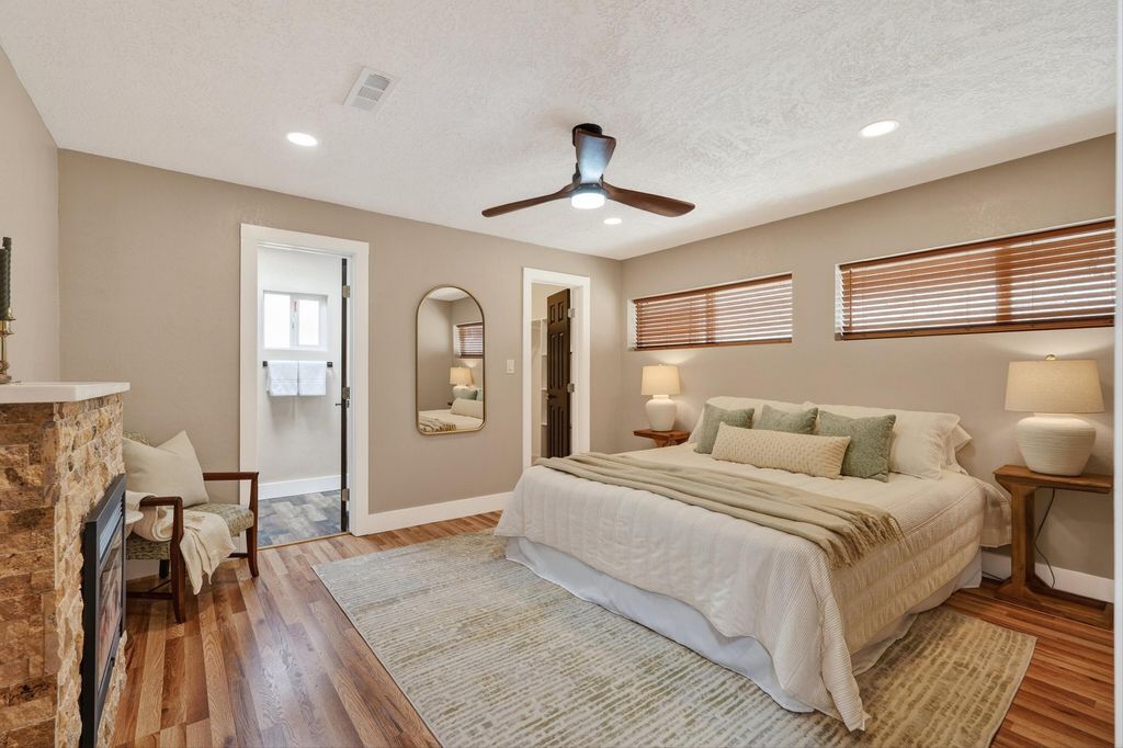 Image 17 of property listing at 1025 Roma Avenue NE, Albuquerque, NM 87106