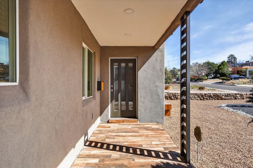 Image 4 of property listing at 1025 Roma Avenue NE, Albuquerque, NM 87106