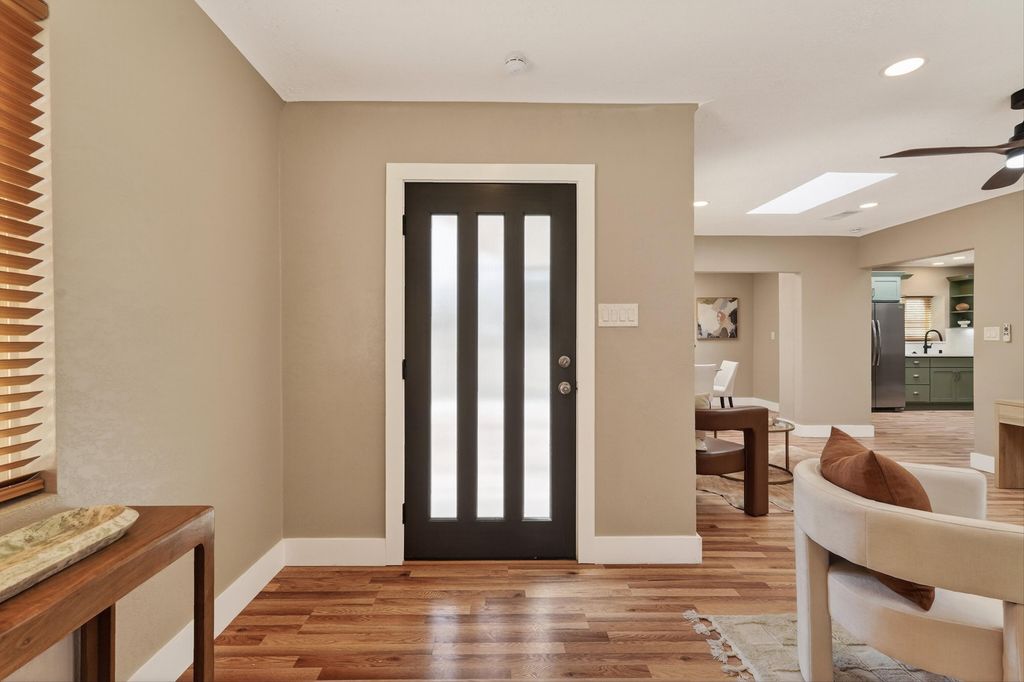 Image 5 of property listing at 1025 Roma Avenue NE, Albuquerque, NM 87106