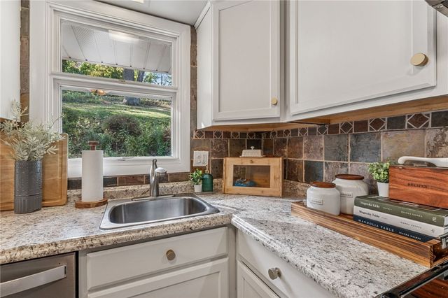 290 Wexford Bayne Rd, Pine Twp, PA 15090