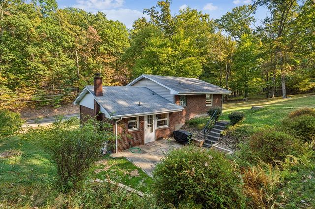 290 Wexford Bayne Rd, Pine Twp, PA 15090