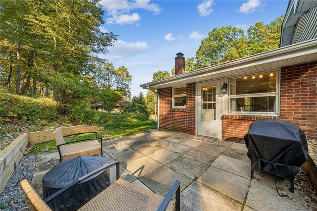 290 Wexford Bayne Rd, Pine Twp, PA 15090