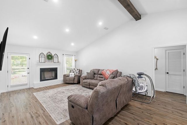 107 Willow Oaks Dr., Headland, AL 36345