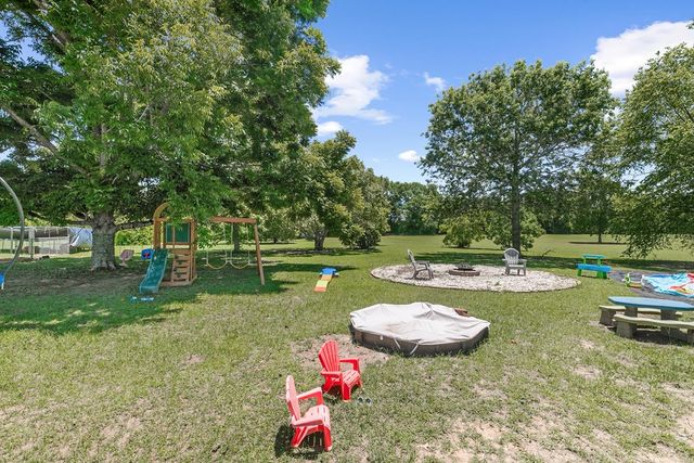 107 Willow Oaks Dr., Headland, AL 36345