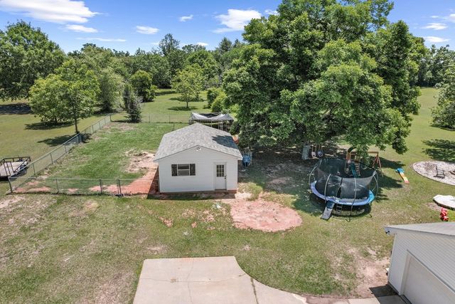 107 Willow Oaks Dr., Headland, AL 36345