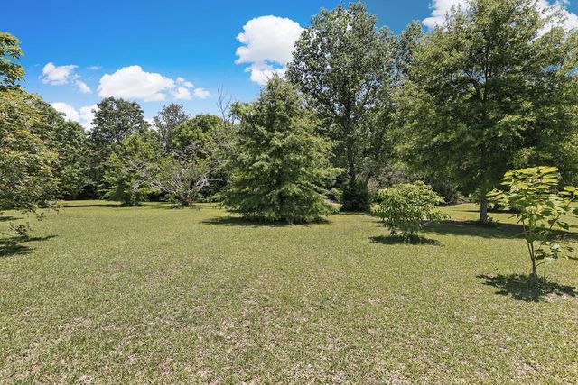 107 Willow Oaks Dr., Headland, AL 36345