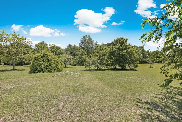 107 Willow Oaks Dr., Headland, AL 36345