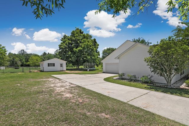107 Willow Oaks Dr., Headland, AL 36345