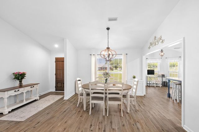107 Willow Oaks Dr., Headland, AL 36345