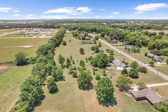 107 Willow Oaks Dr., Headland, AL 36345