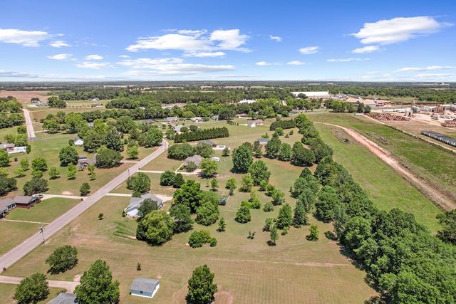 107 Willow Oaks Dr., Headland, AL 36345