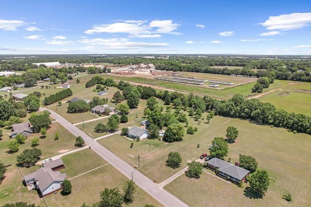 107 Willow Oaks Dr., Headland, AL 36345