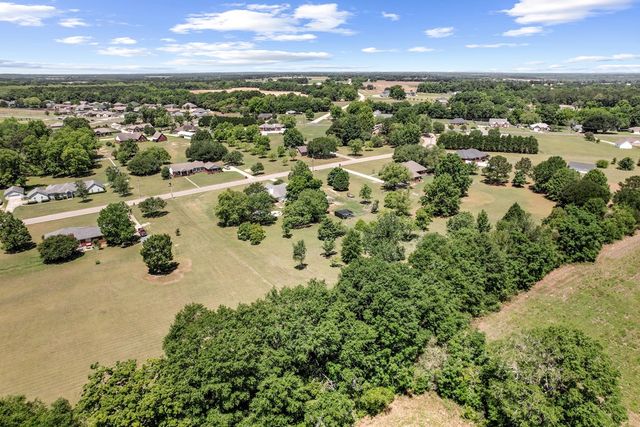 107 Willow Oaks Dr., Headland, AL 36345