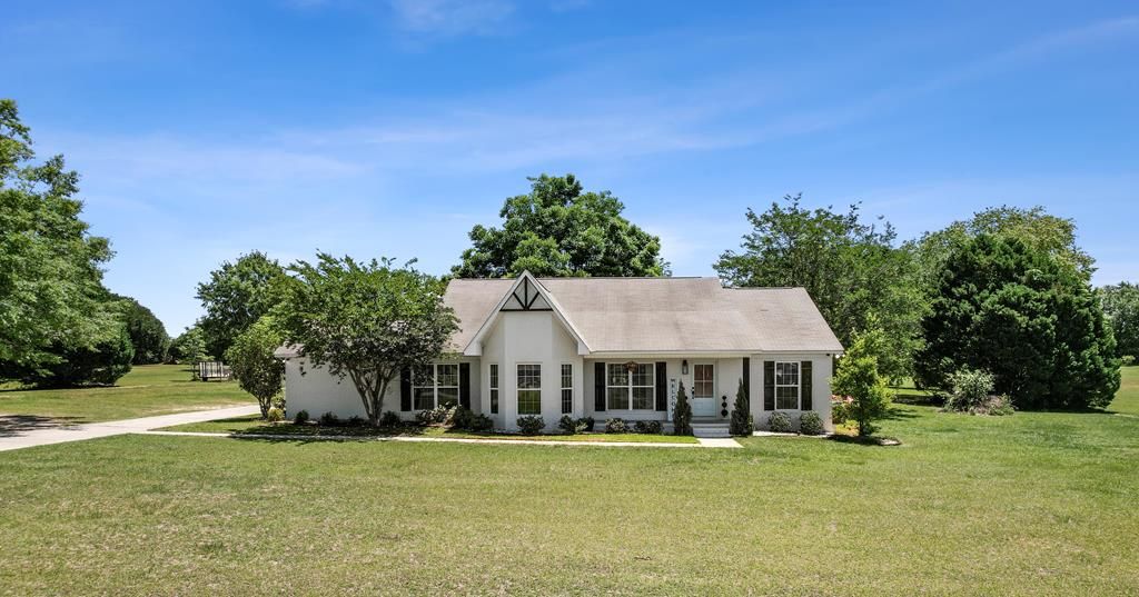 107 Willow Oaks Dr., Headland, AL 36345
