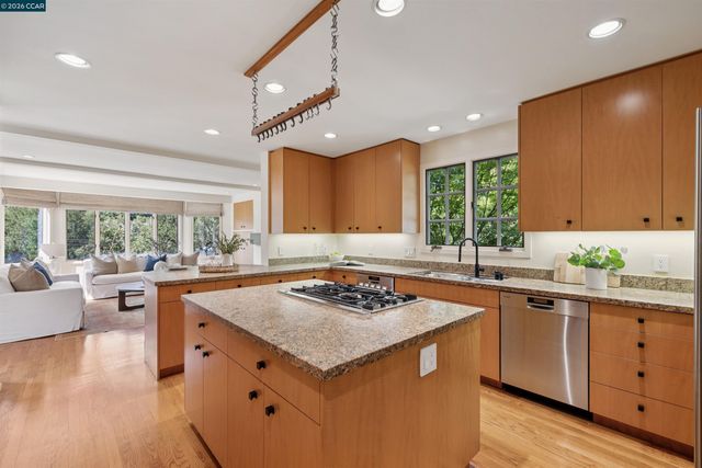 124 CAMINO SOBRANTE, Orinda, CA 94563