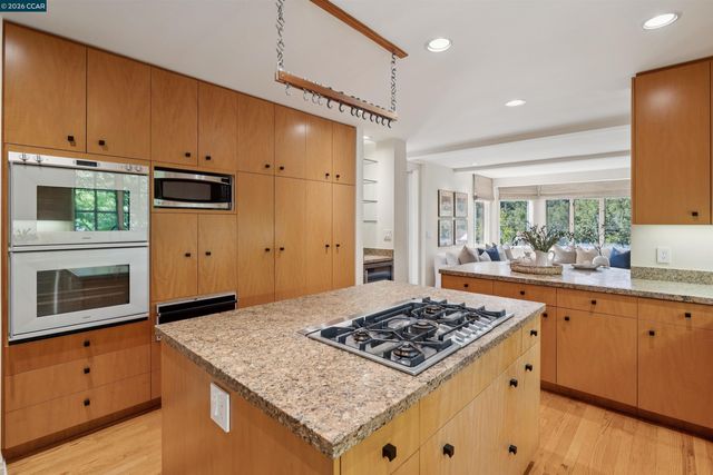 124 CAMINO SOBRANTE, Orinda, CA 94563