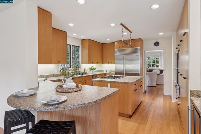 124 CAMINO SOBRANTE, Orinda, CA 94563