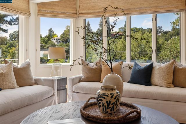 124 CAMINO SOBRANTE, Orinda, CA 94563