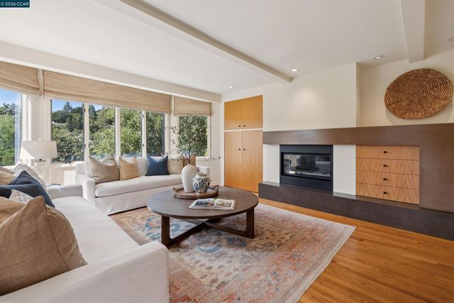 124 CAMINO SOBRANTE, Orinda, CA 94563