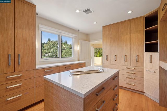124 CAMINO SOBRANTE, Orinda, CA 94563