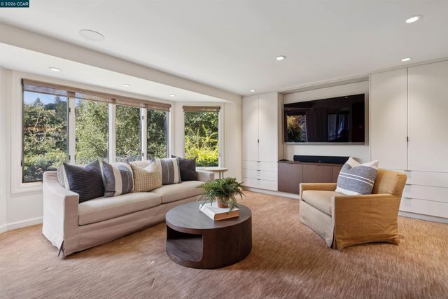 124 CAMINO SOBRANTE, Orinda, CA 94563