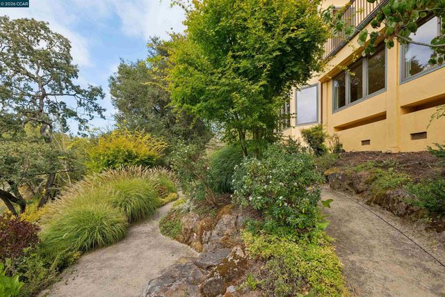 124 CAMINO SOBRANTE, Orinda, CA 94563