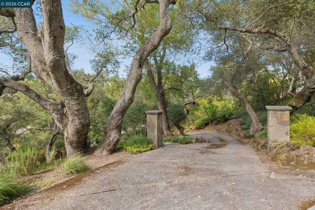 124 CAMINO SOBRANTE, Orinda, CA 94563