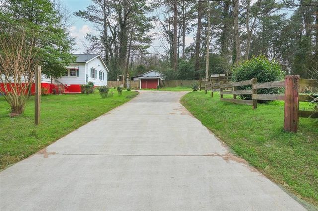 1105 Lakeshore Drive, Jonesboro, GA 30236