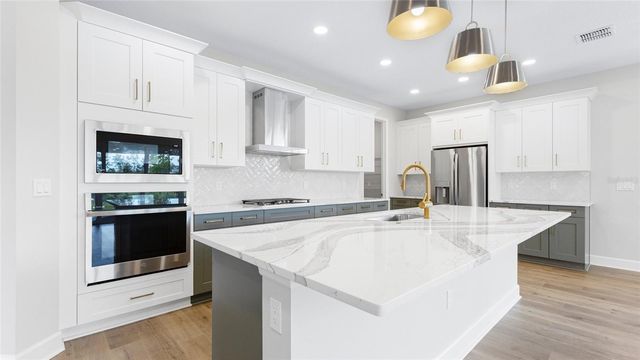 1293 TWIN FARMS COURT, Deland, FL 32724