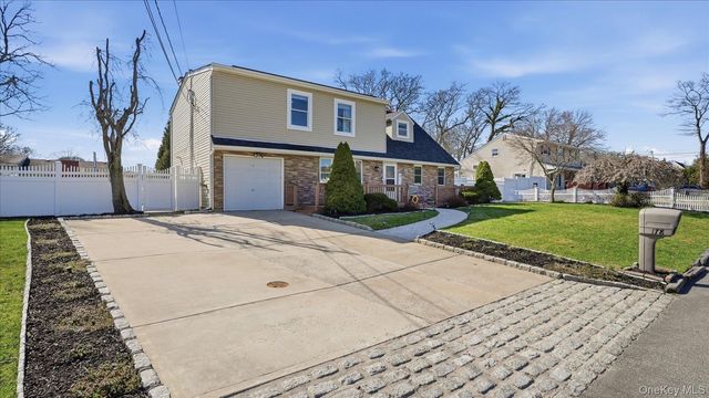 178 Geery Avenue, Holbrook, NY 11741