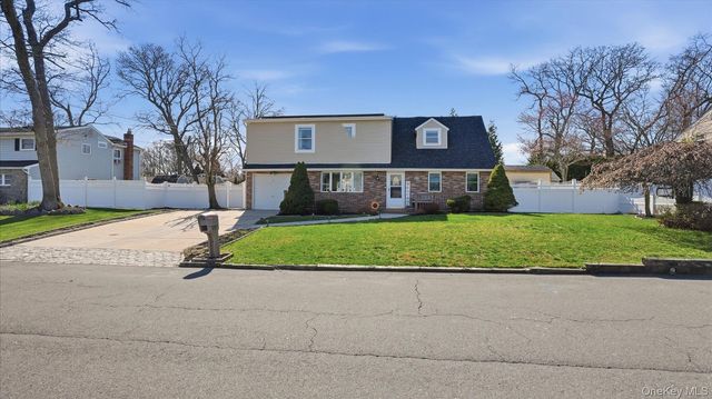 178 Geery Avenue, Holbrook, NY 11741