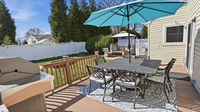 178 Geery Avenue, Holbrook, NY 11741