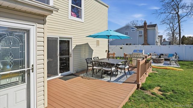 178 Geery Avenue, Holbrook, NY 11741