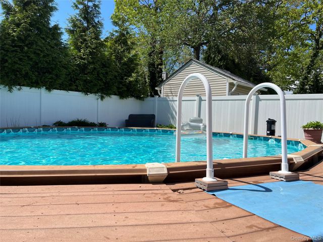 178 Geery Avenue, Holbrook, NY 11741