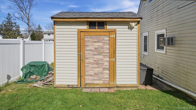 178 Geery Avenue, Holbrook, NY 11741