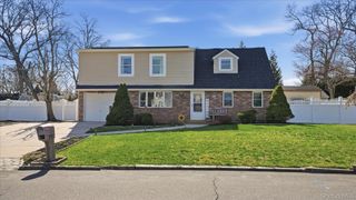 178 Geery Avenue, Holbrook, NY 11741