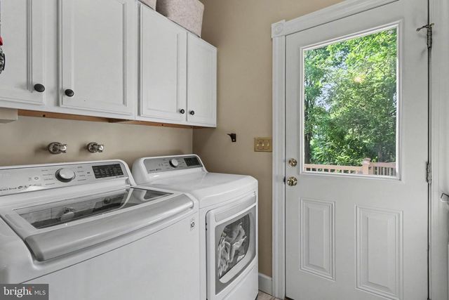 20 WHITE PINE DR, Hershey, PA 17033