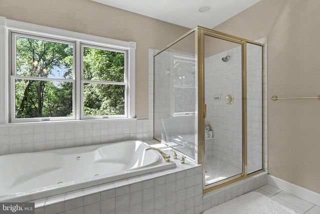 20 WHITE PINE DR, Hershey, PA 17033