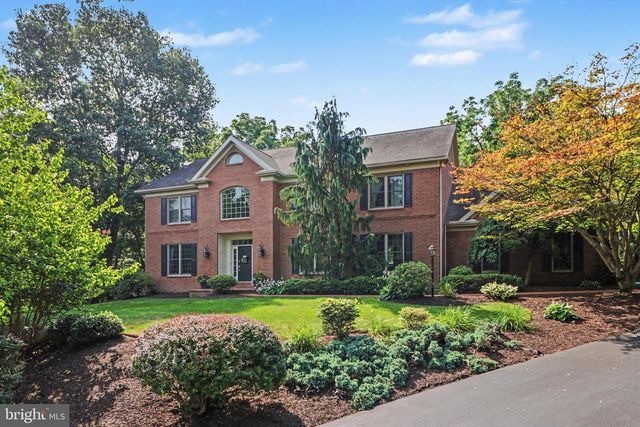 20 WHITE PINE DR, Hershey, PA 17033