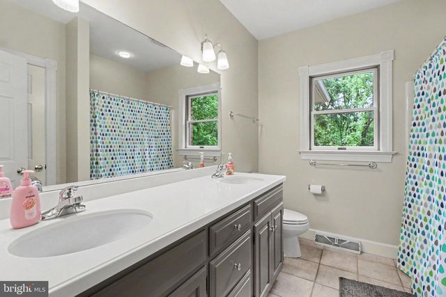 20 WHITE PINE DR, Hershey, PA 17033