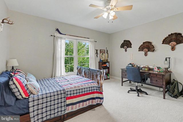 20 WHITE PINE DR, Hershey, PA 17033